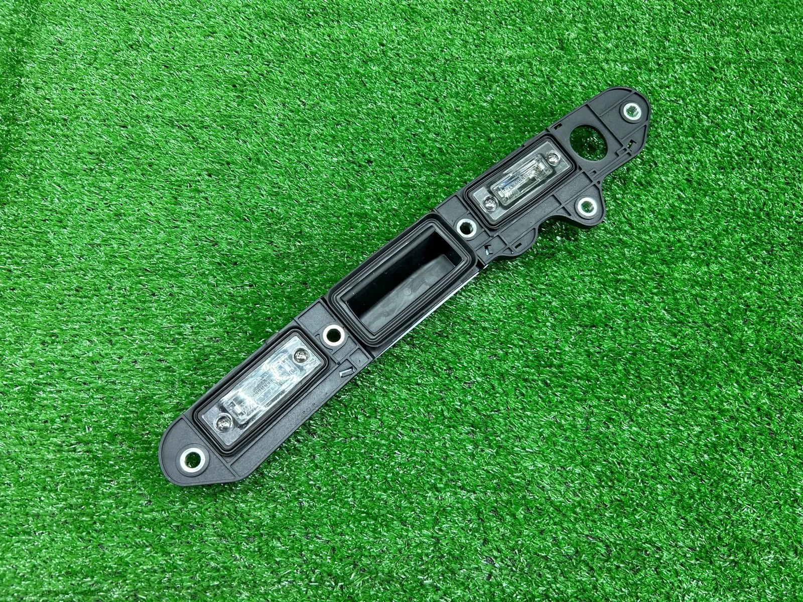 Планка подсветки номера Volkswagen       1T0827574L