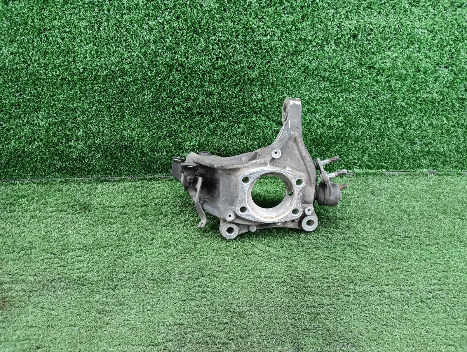 Кулак поворотный левый Volkswagen Passat CC  BWS 4WD  3C0407253F