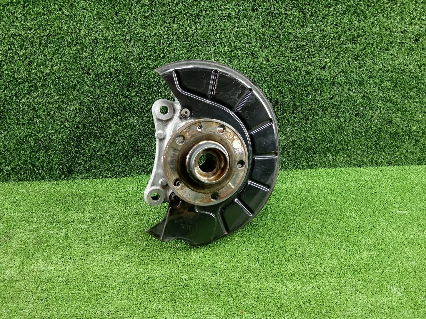 Кулак поворотный левый Volkswagen Passat b7  CAXA 2WD  3C0407253F