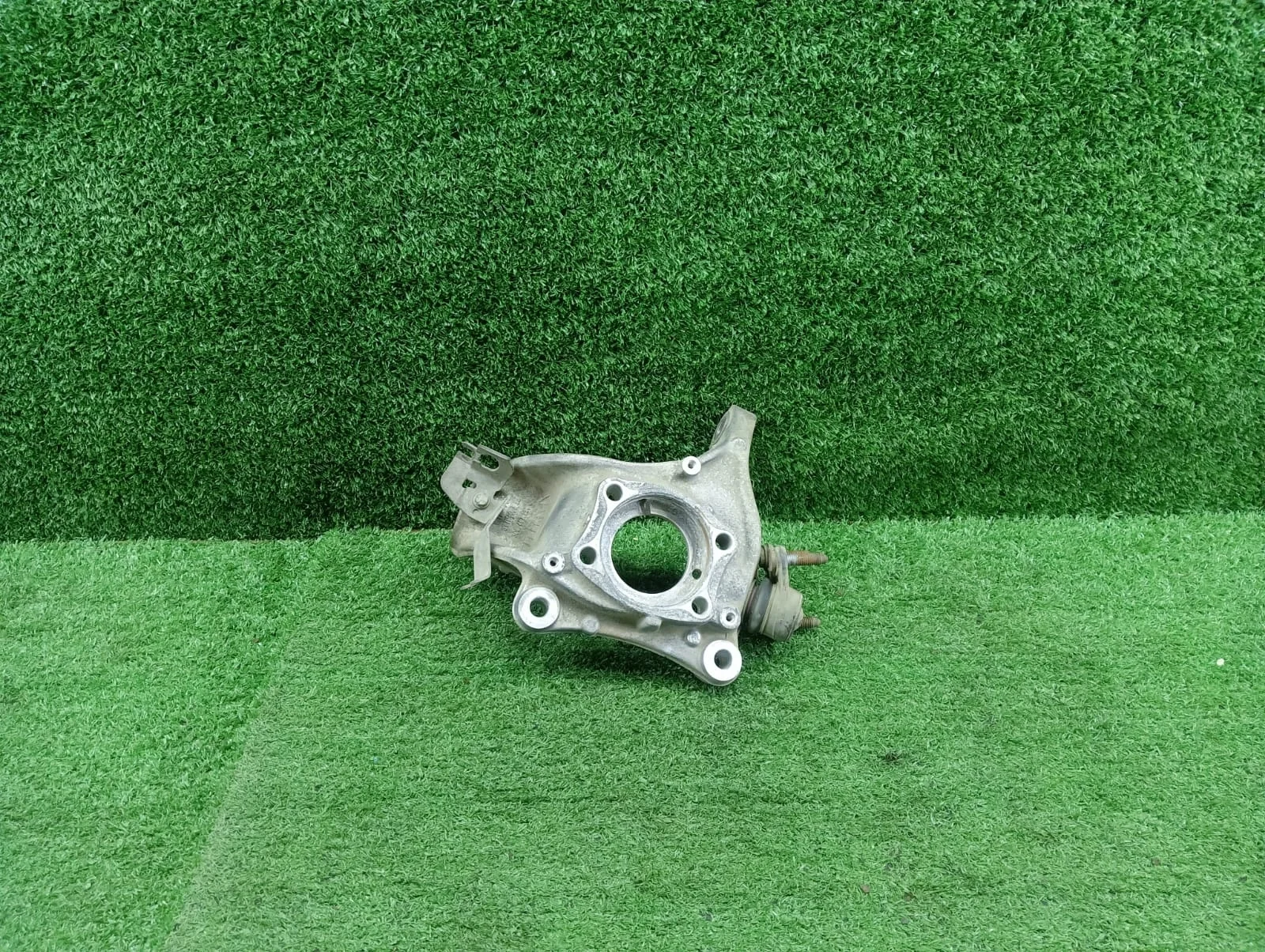 Кулак поворотный левый Volkswagen Passat b7 Alltrack  CCZ 4WD  3C0407253F