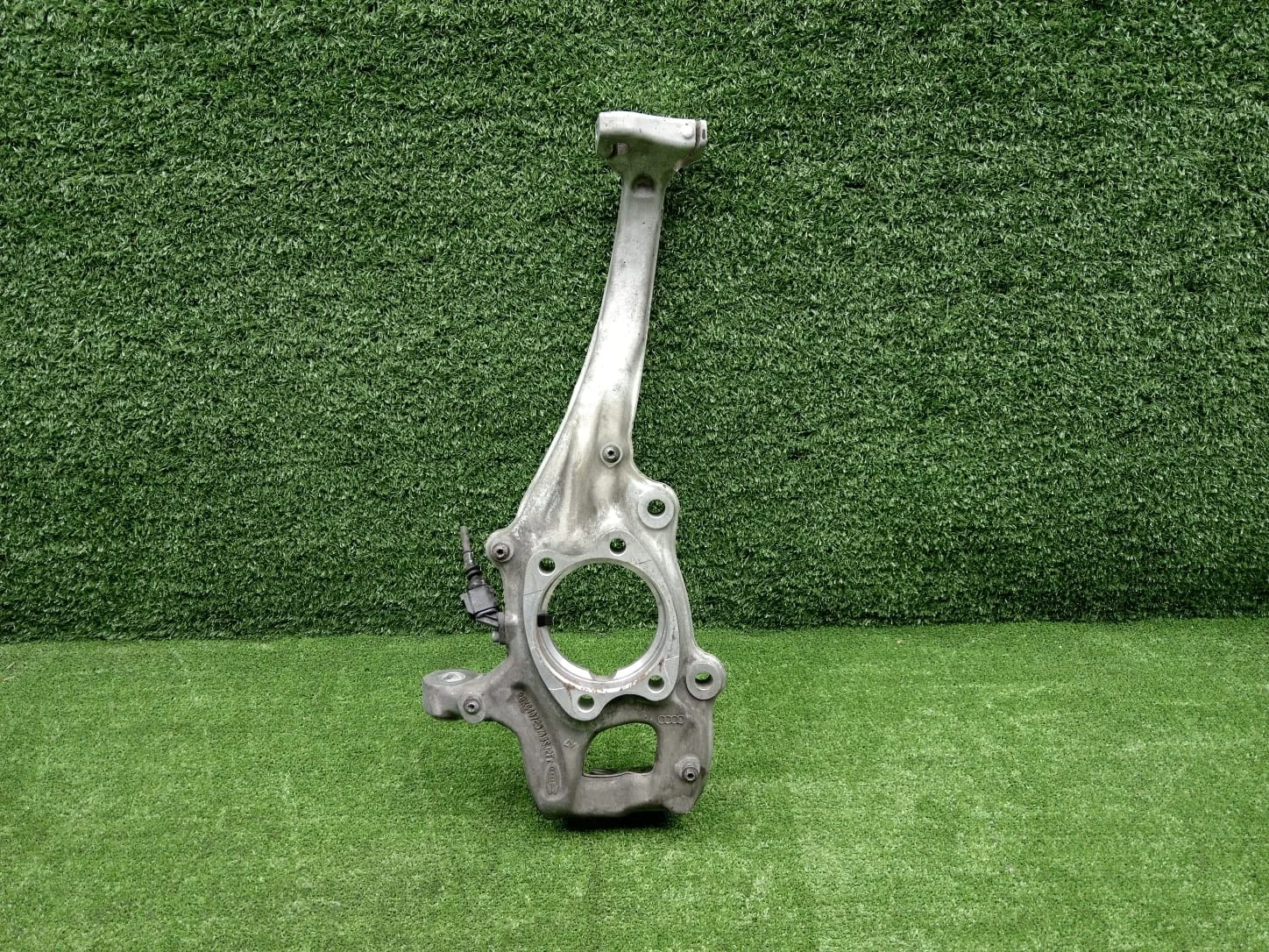 Кулак поворотный левый Audi A4 A5 A6 A7 Q5 Coba rest Audi A6 C7     4G0407253B