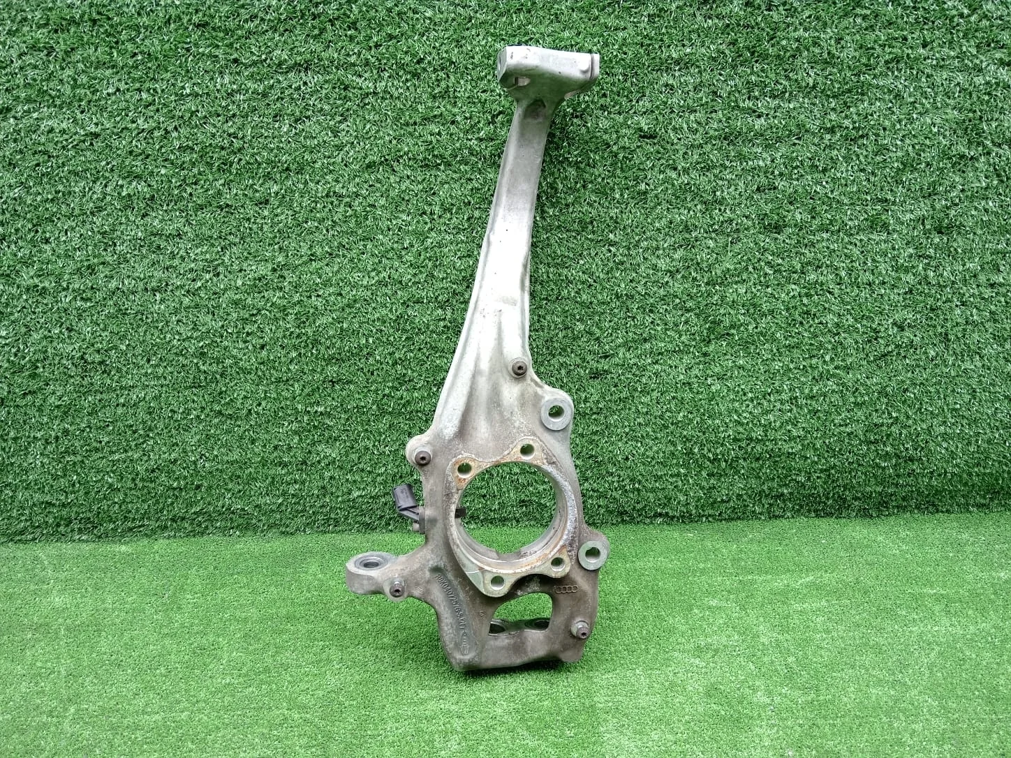 Кулак поворотный левый Audi A4 A5 Q5 12мм COBA Audi A5 8T; Q5 8R; A4 B8 8K; 8T CDHB; CDN 2WD; 4WD I (2008—2012); B8 (2007—2011); I (2007—2011) 8K0407253R