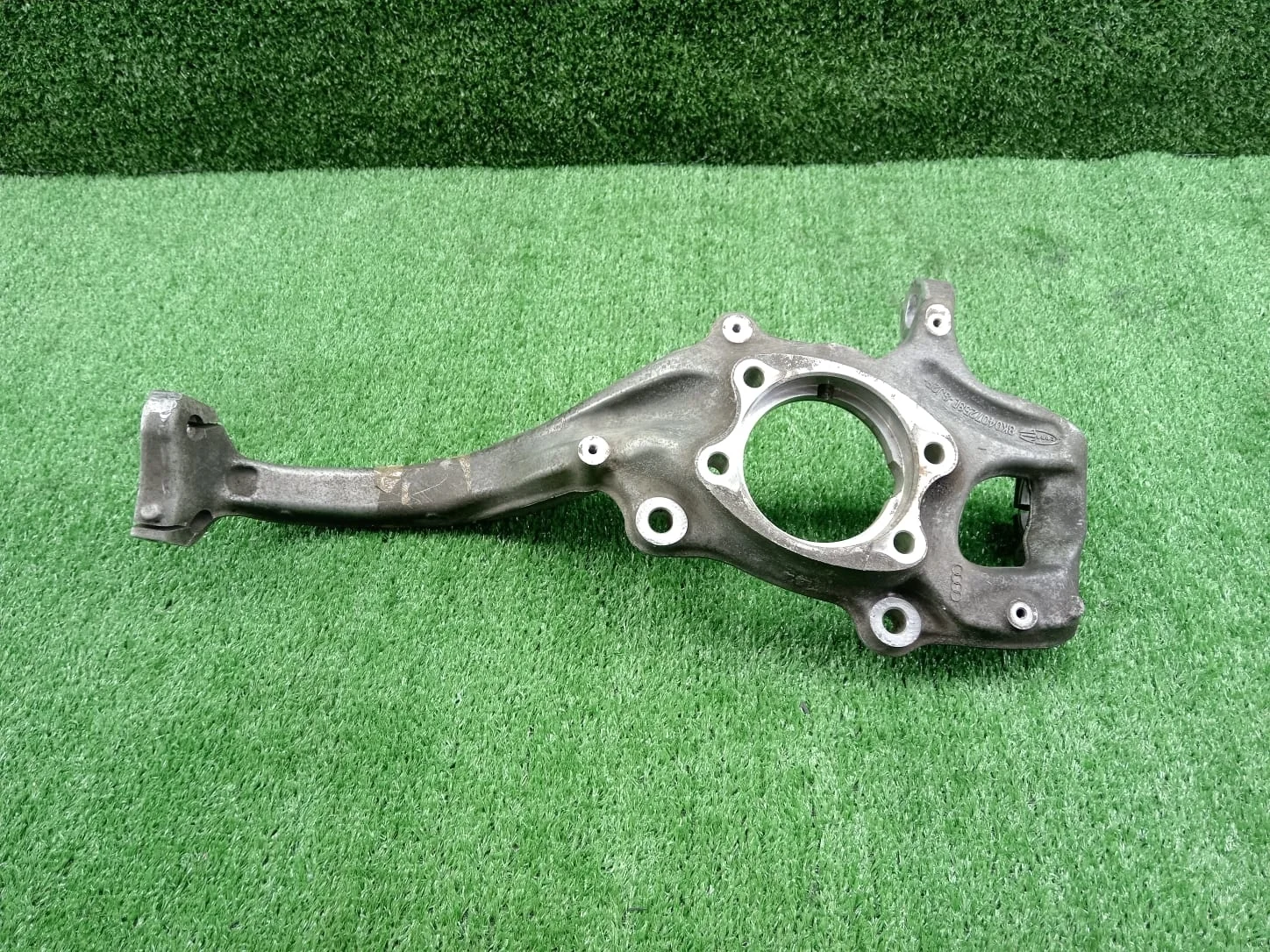 Кулак поворотный передний правый Audi A5 8T  CALA 4WD I (2007—2011) 8K0407258E