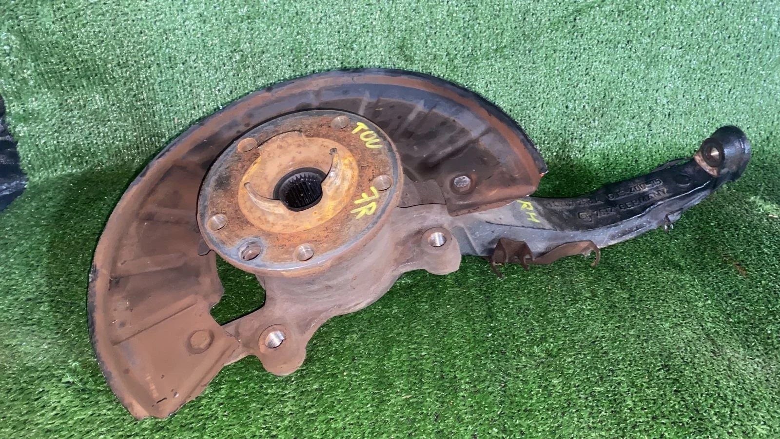 Кулак поворотный передний правый Volkswagen Touareg 7L 7L BMV 4WD I (2002—2006) 7L0407257A