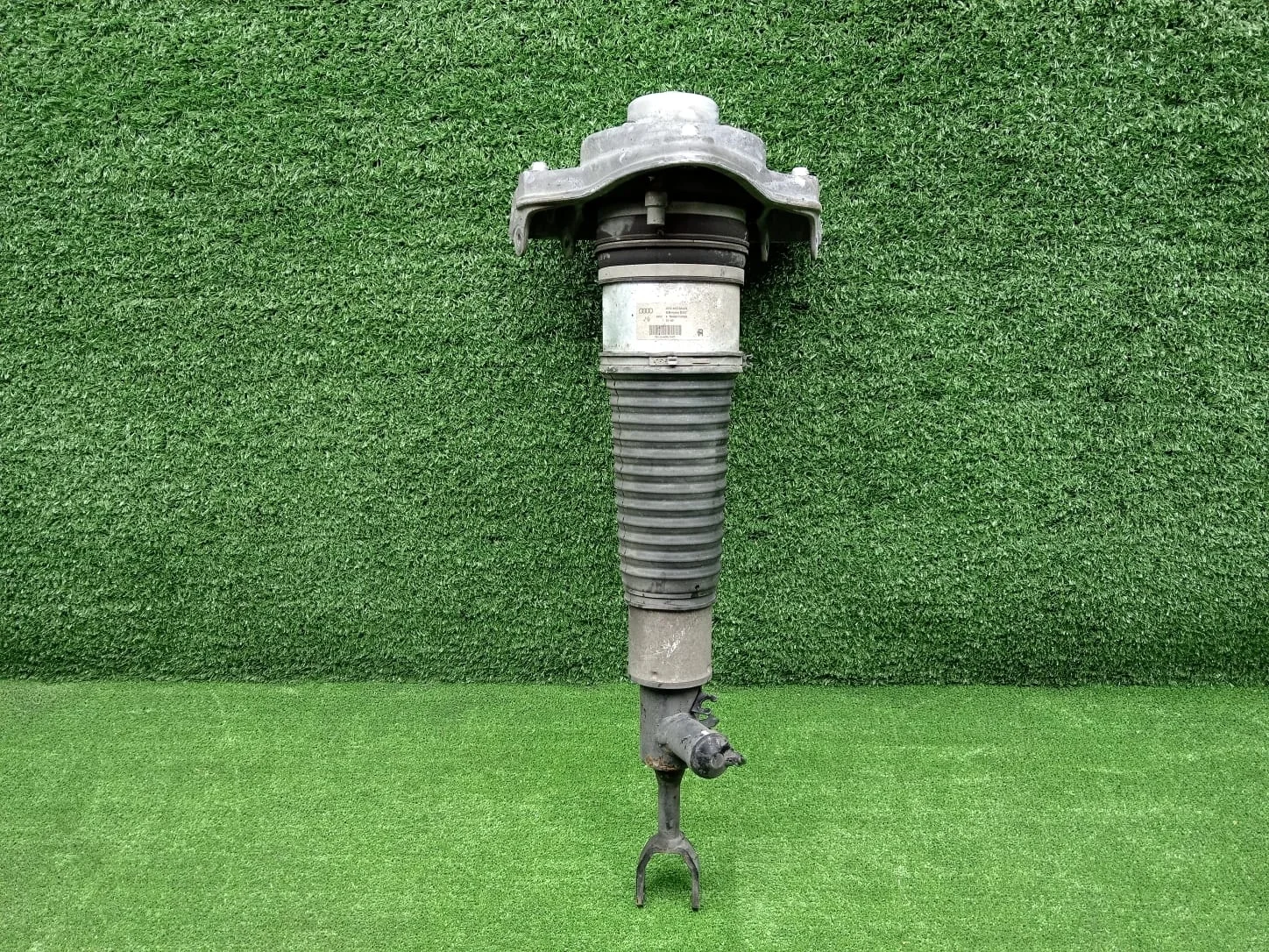 Стойка подвески передняя правая Audi A6 C6 ALLROAD  AUK 4WD  4F0616040AA