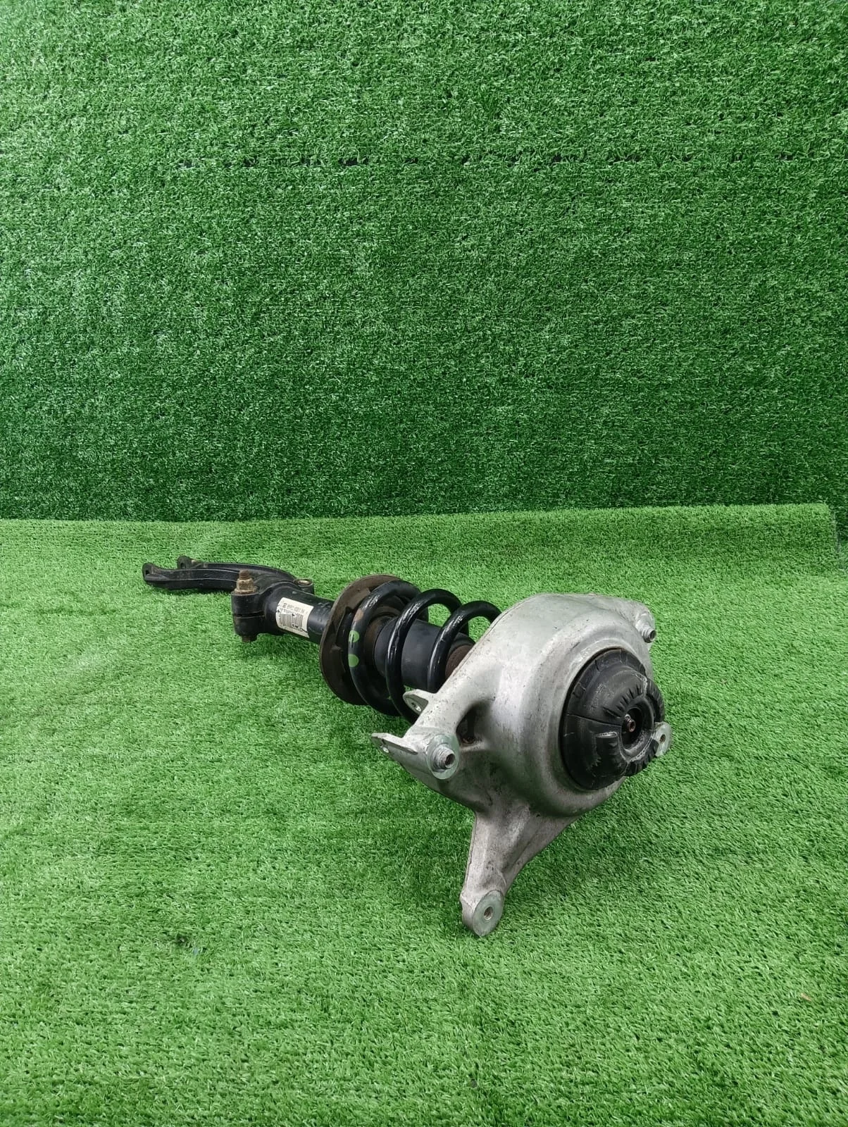 Стойка подвески передняя правая Audi Q5 8R  CDN 4WD I (2008—2012) 8R0413031N
