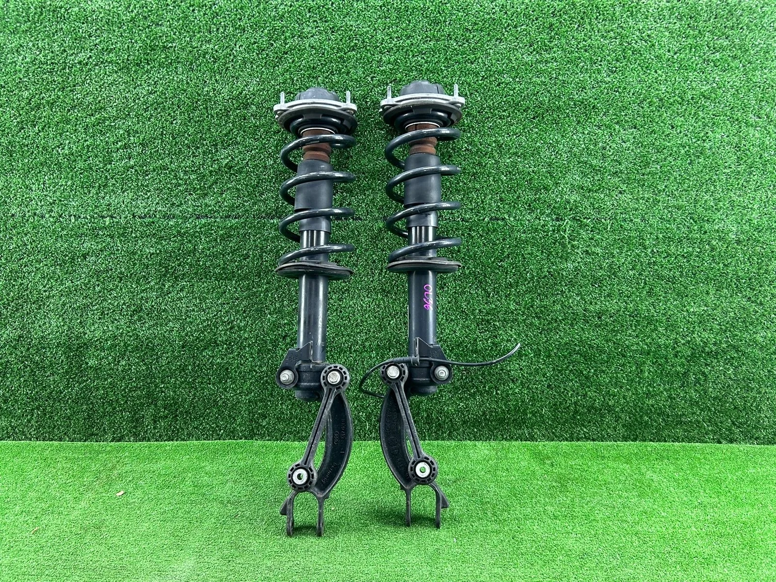 Стойки подвески передние пара Audi A6 C7  CHV 4WD  4G0413031AF