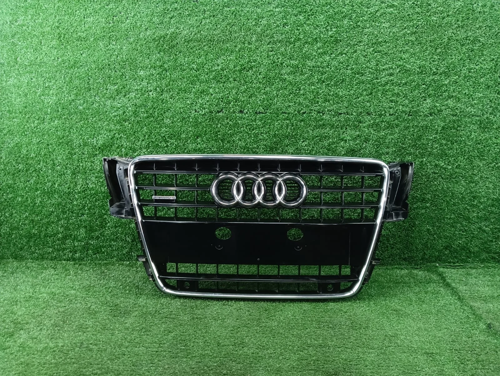 Решетка радиатора Audi A5 8T  CALA 4WD I (2007—2011) 8T0853651E