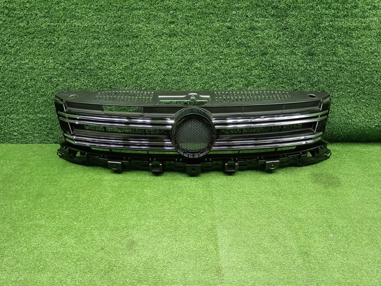 Решетка радиатора Volkswagen Tiguan 2011-2016       5N0853651H