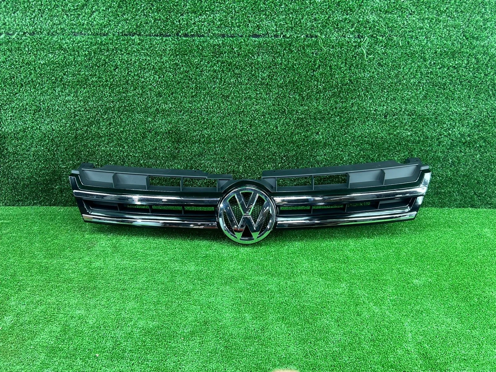 Решетка радиатора Volkswagen Touareg NF 2011- 2014 7P6853651A       7P6853651A