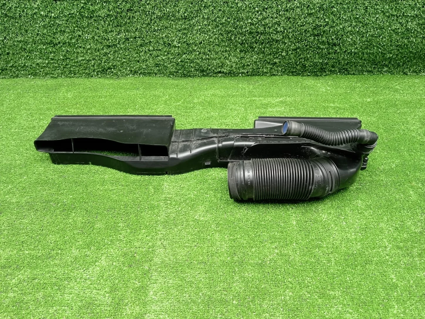 Воздухозаборник Volkswagen Golf Mk7  CJZA 2WD  5Q0129254A
