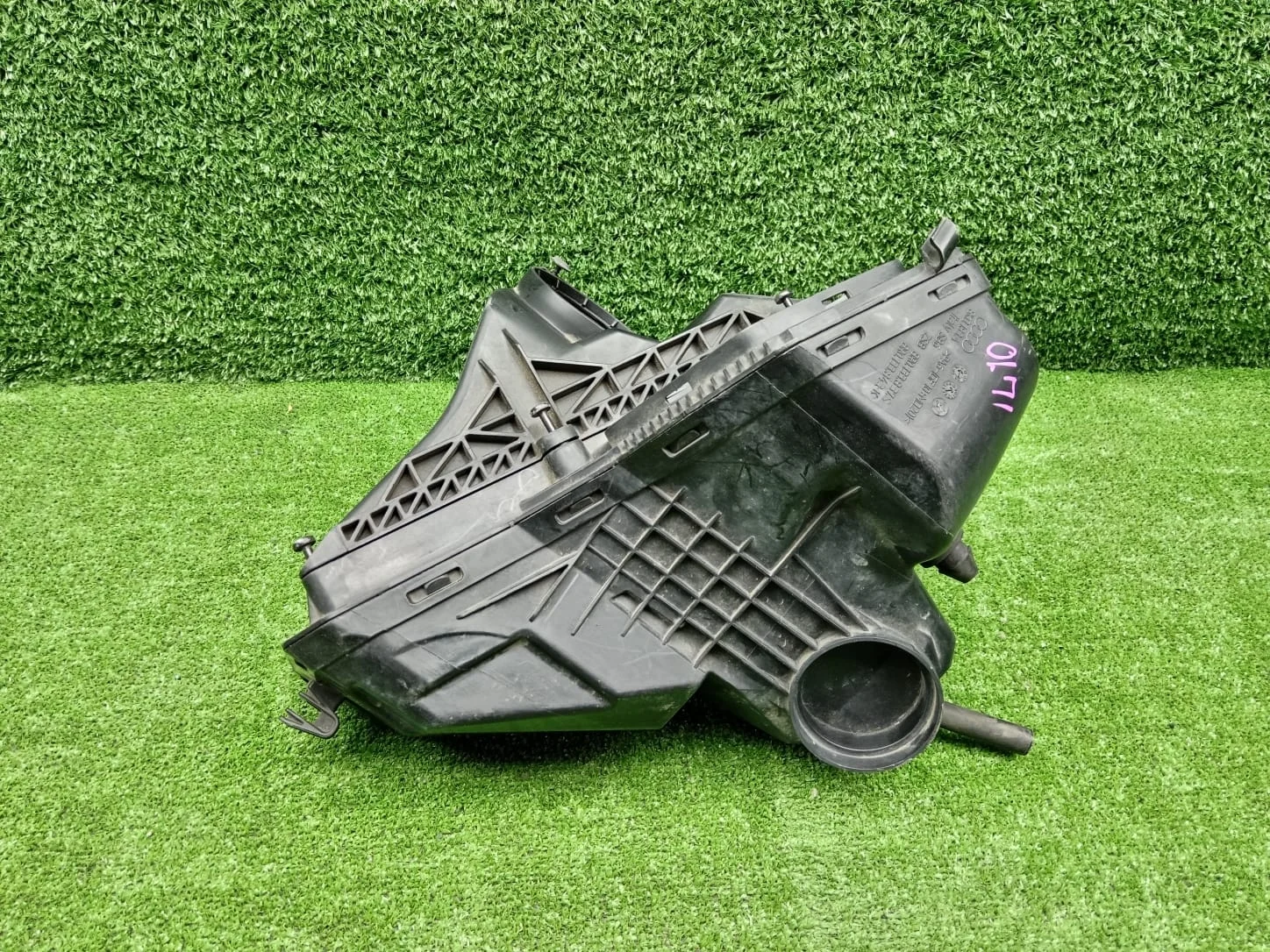 Корпус воздушного фильтра Audi A4 B8  CDNС 4WD  8R0133837S