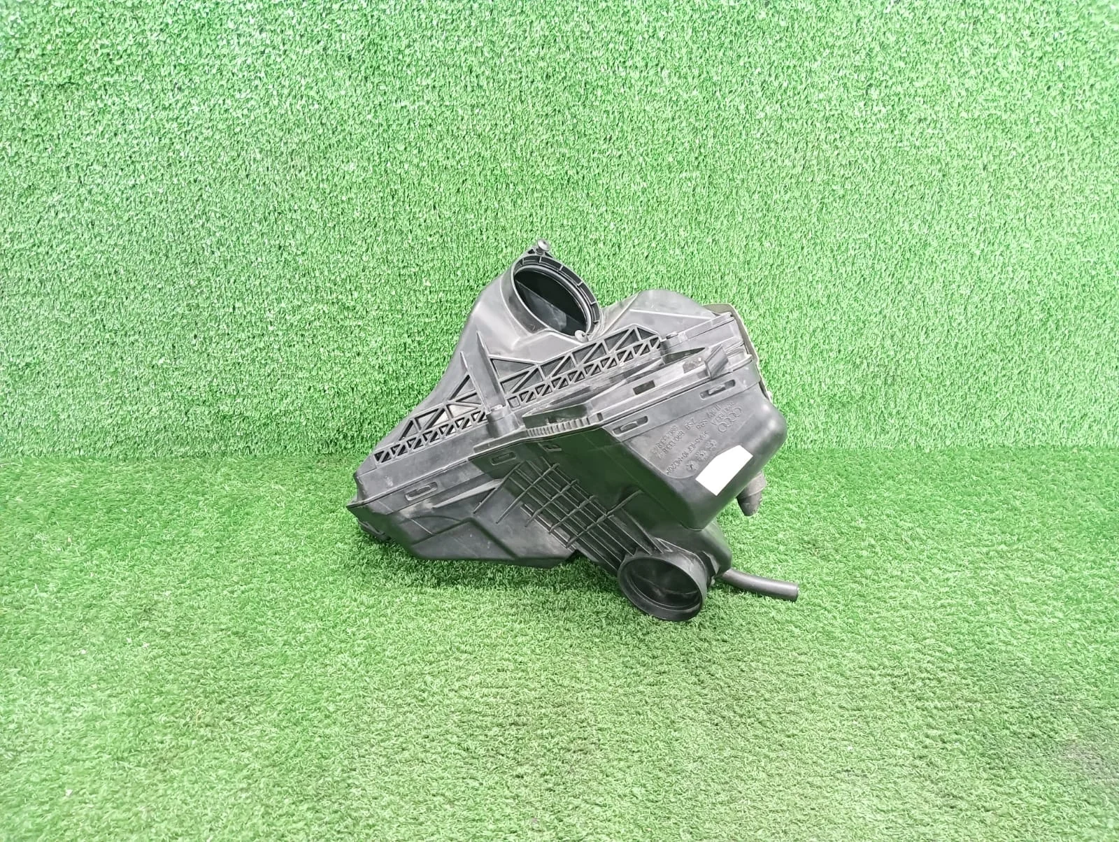 Корпус воздушного фильтра Audi Q5 8R  CDN 4WD I (2008—2012) 8R0133837S
