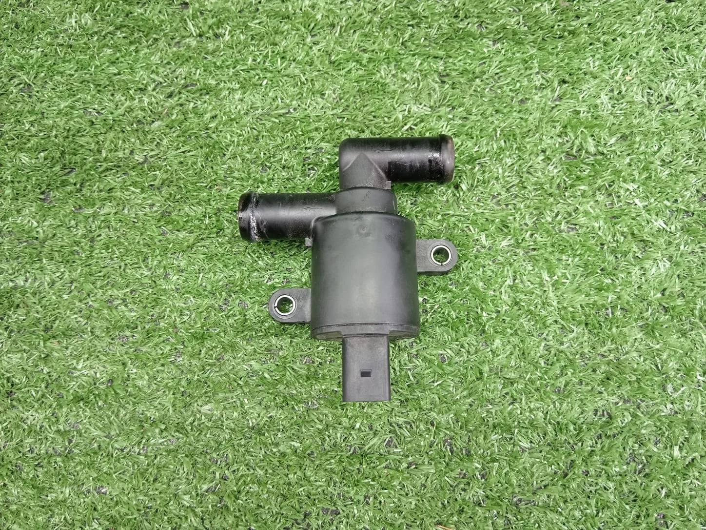Клапан контура Охлаждающей Жидкости Audi S3 8V  CJXF 4WD  4H0121671D
