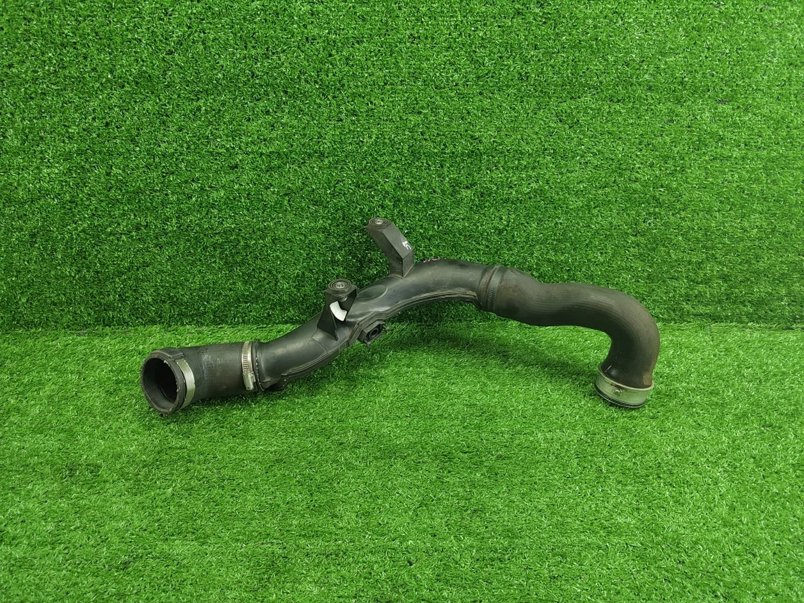 Патрубок интеркулера Audi A3 8P  CCZ 4WD  1K0145770N
