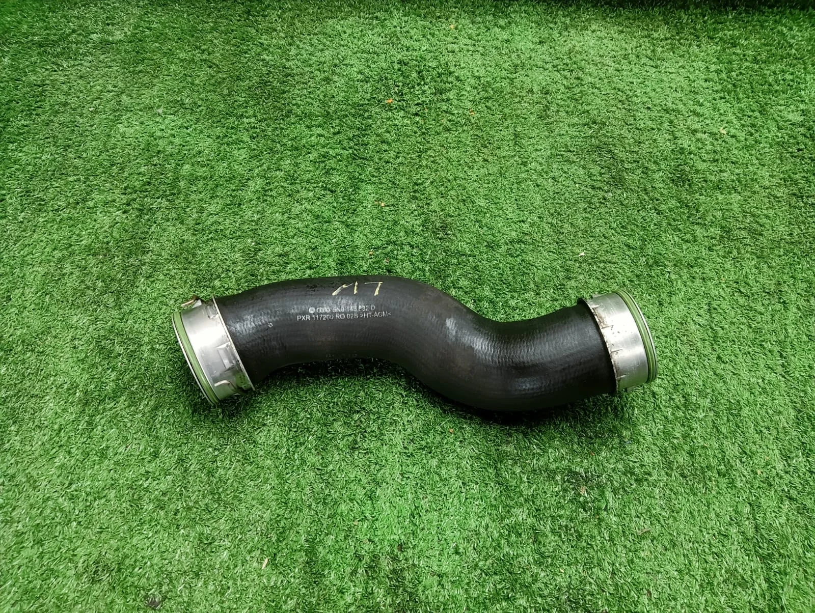 Патрубок интеркулера Volkswagen Tiguan  CCZC 4WD I (2007—2011) 5N0145832D
