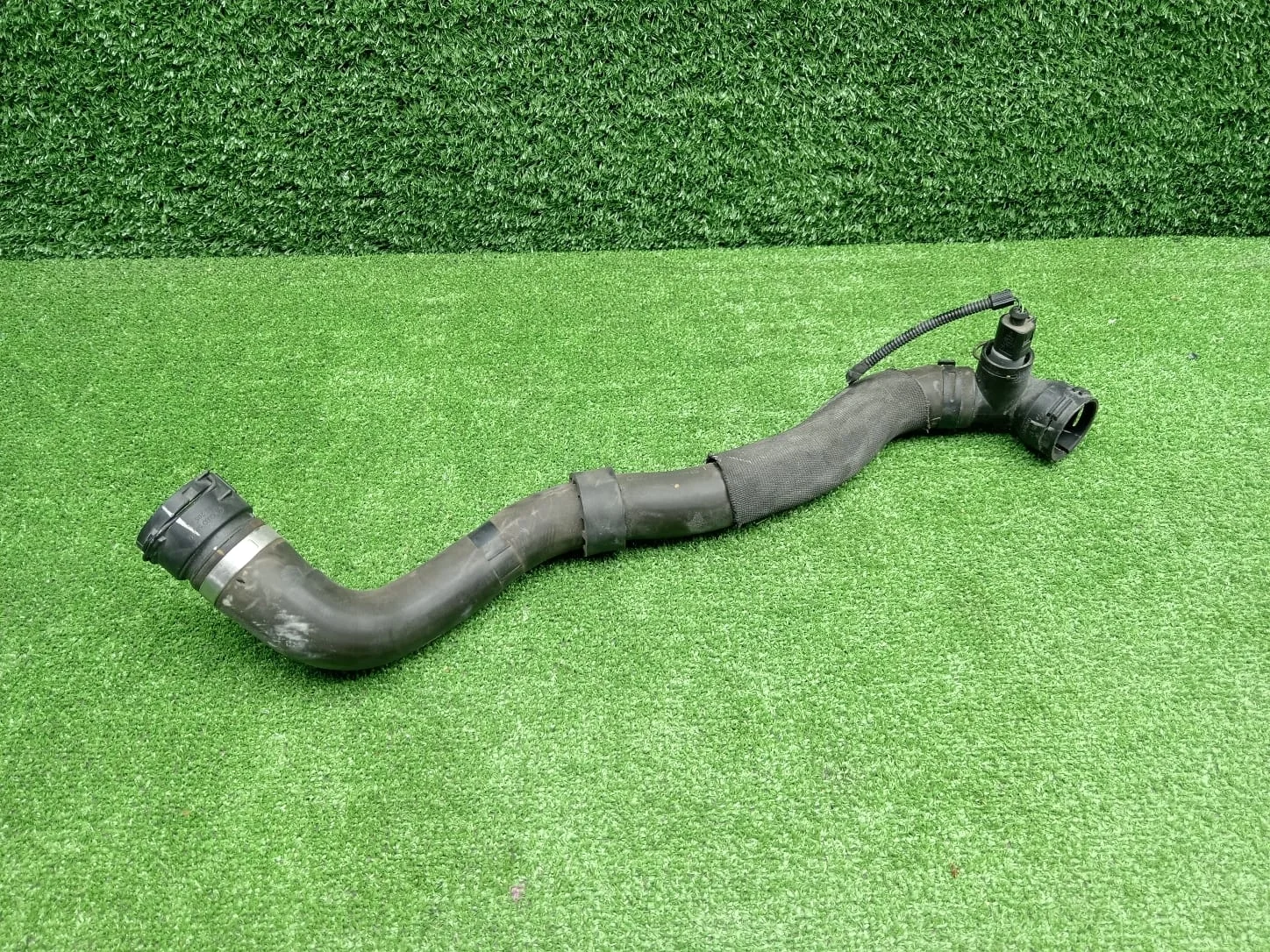 Патрубок охлаждающей жидкости Audi A3 8P  CCZA 4WD  1K0122051FD