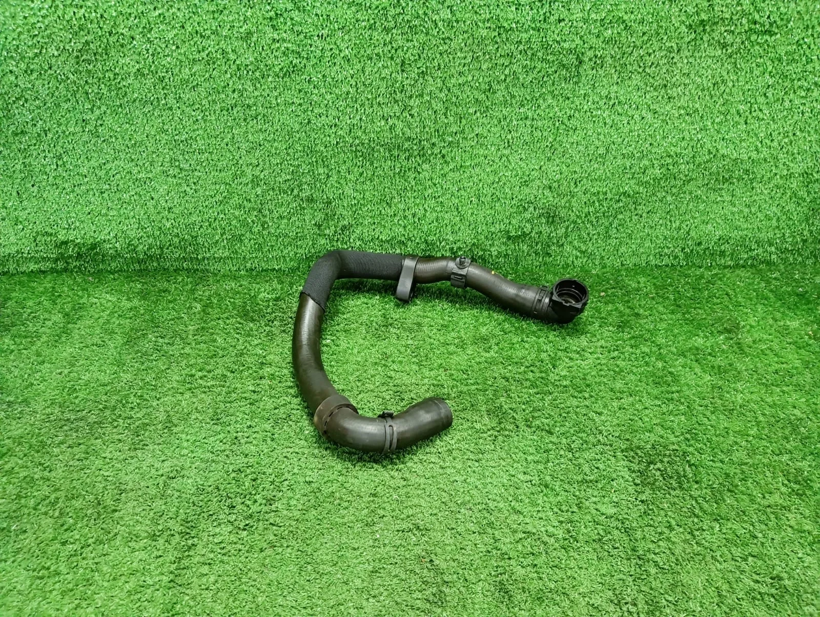 Патрубок радиатора нижний 5N0122051AF Volkswagen Tiguan  CCZC 4WD I (2007—2011) 5N0122051AF
