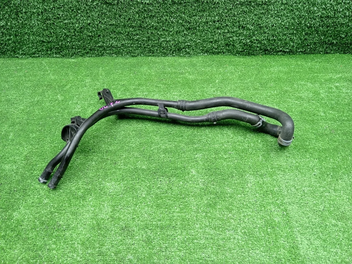 Трубка системы охлаждения Audi Q3 8U  CPSA 4WD  1K0121070BD