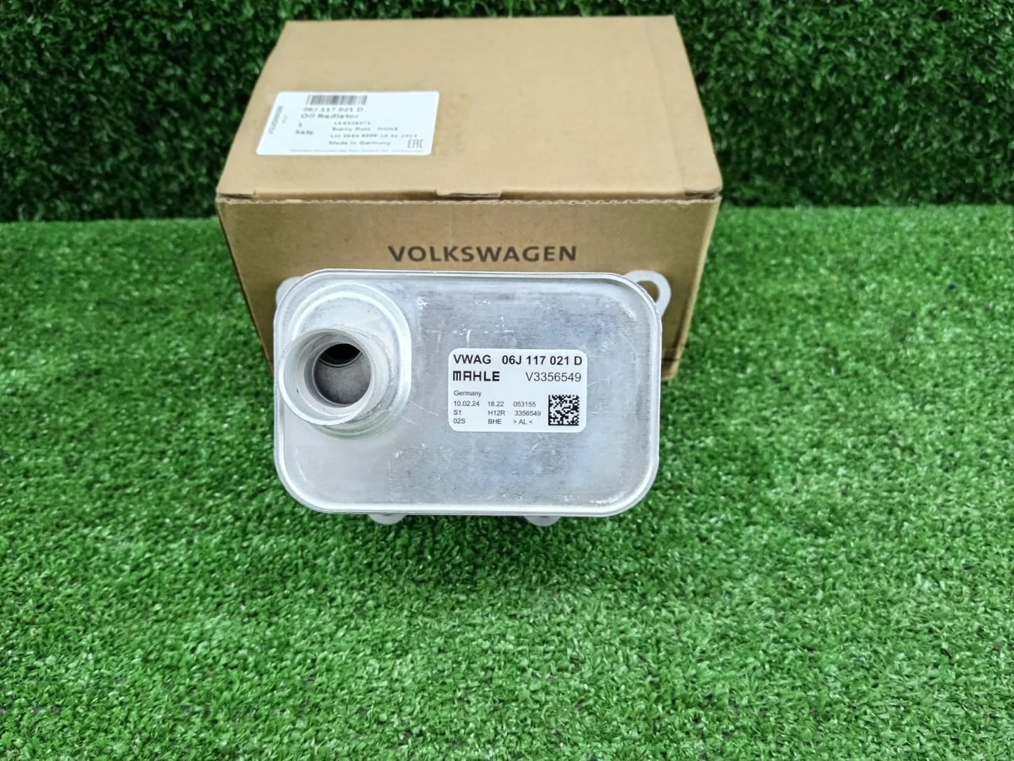 Теплообменник(маслянный радиатор) Audi; VW; Skoda       06J117021D