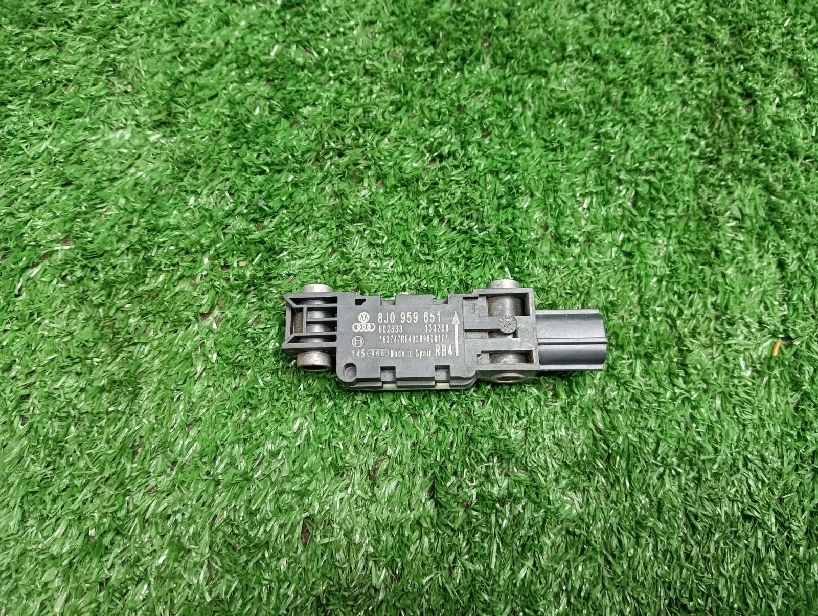Датчик удара Audi      8J0959651