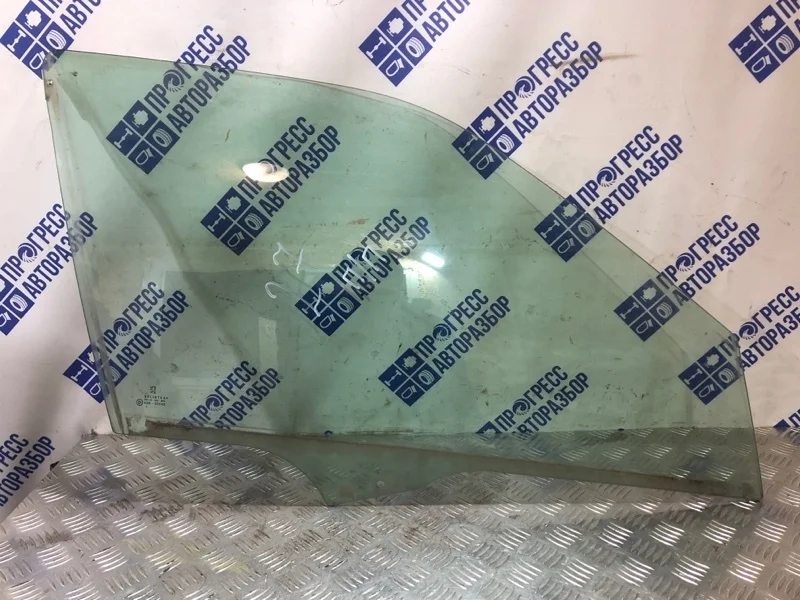 Стекло двери Peugeot 406 2002 920294 СЕДАН 1.7 PSA 6FZ EW7J4 116ЛС, переднее правое
