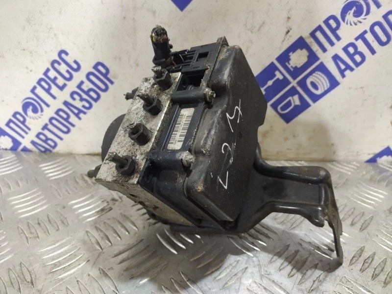 Блок ABS Nissan Note 2006 476609U16B ХЭТЧБЕК 1.4 CR14DE