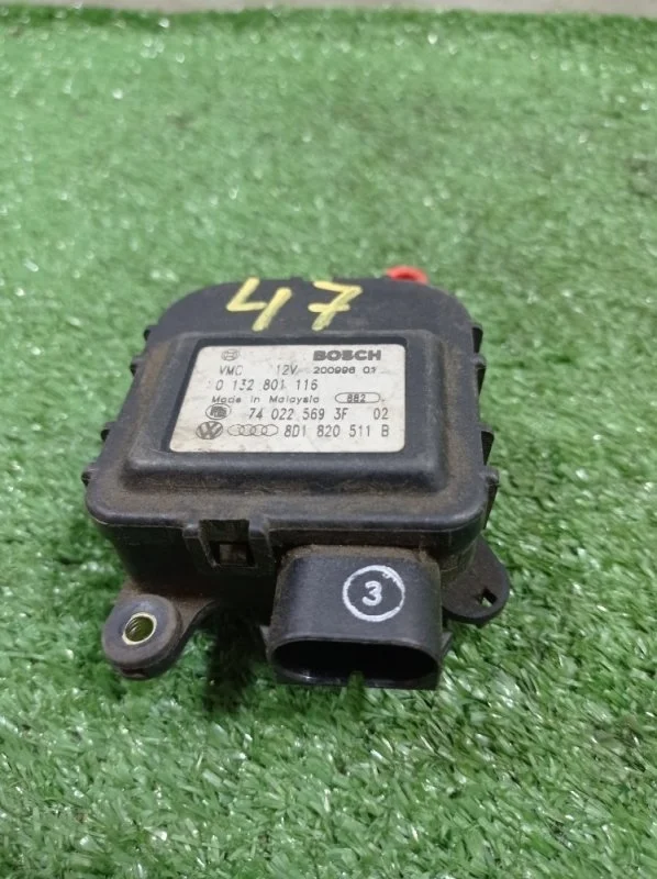 Сервопривод заслонки печки Audi A4 B5 1997 8D1820511B СЕДАН 1.6 ADP