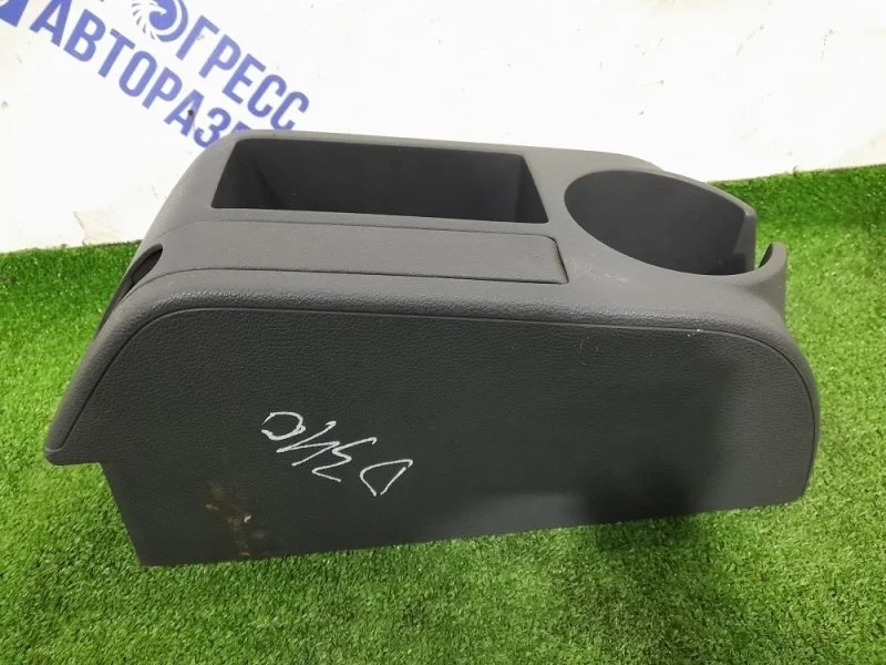 Консоль между сидений Volkswagen Golf 5 2004 1K0863243C ХЭТЧБЕК 1.6 BAG