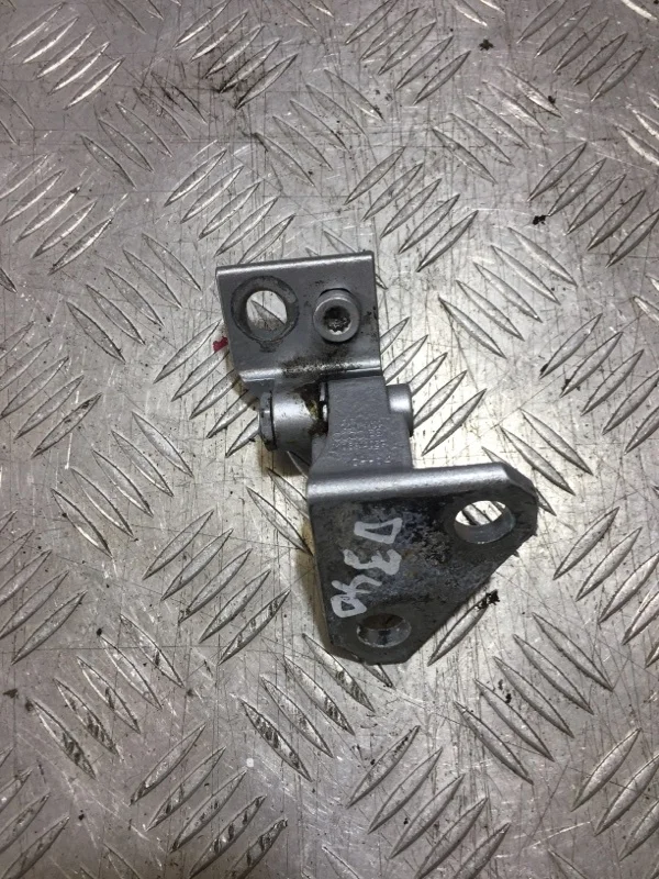 Петля двери Volkswagen Golf 5 2004 1K0831402L ХЭТЧБЕК 1.6 BAG, передняя правая