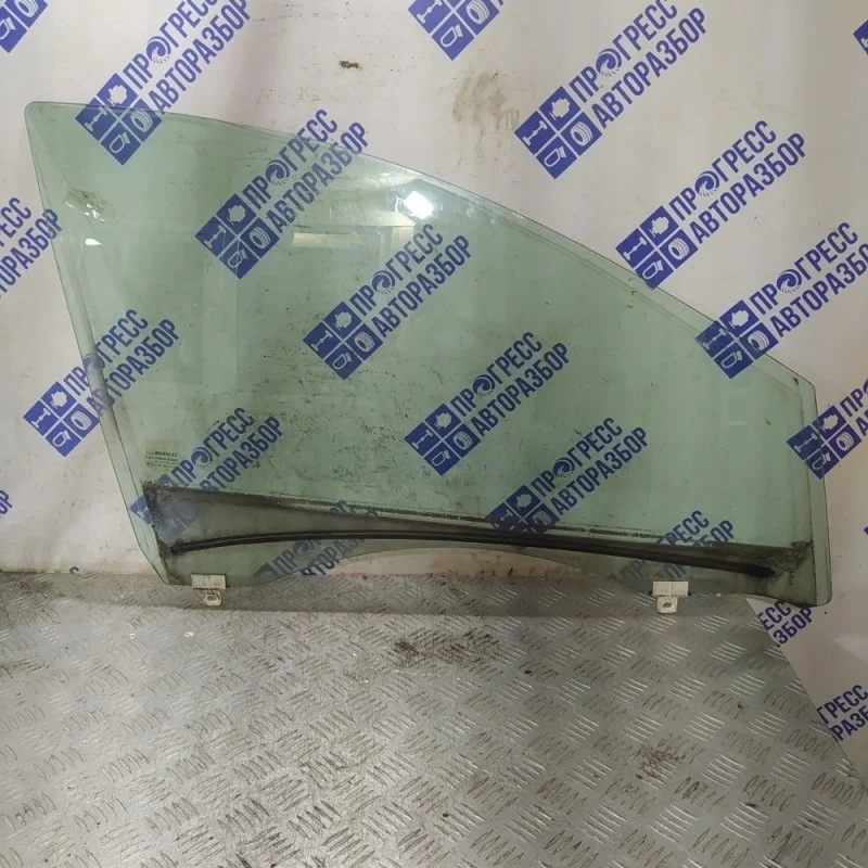 Стекло двери Renault Megane 3 2009 803007357R ХЭТЧБЕК 1.5 K9K830 ДИЗЕЛЬ, переднее правое