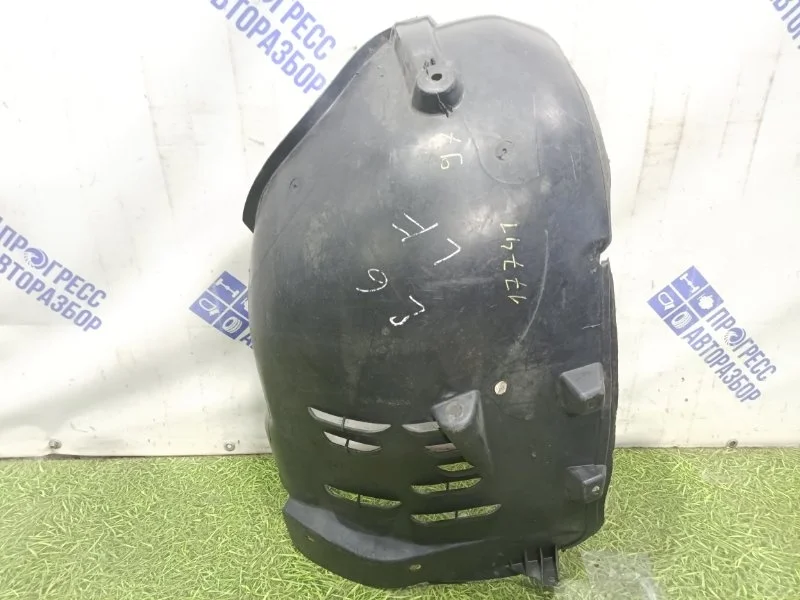 Подкрылок Mercedes-Benz W211 2003 1302762 УНИВЕРСАЛ OM 648.861 3.2 ДИЗЕЛЬ