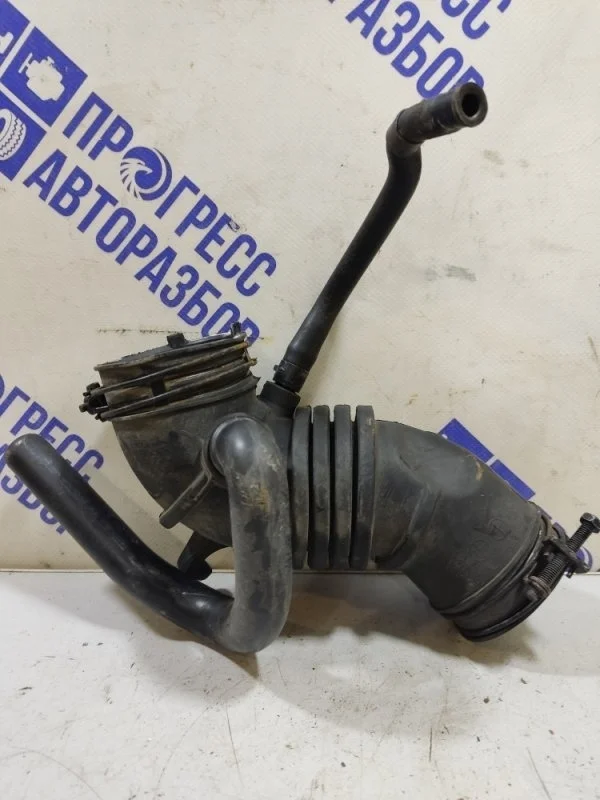 Патрубок Hyundai Getz 2006 282101C051 ХЭТЧБЕК 1.6 G4ED