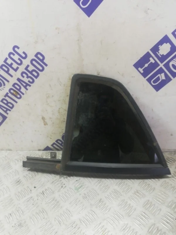 Стекло форточка боковое Ford Mondeo 3 2005 1303630 СЕДАН 1.8, заднее правое