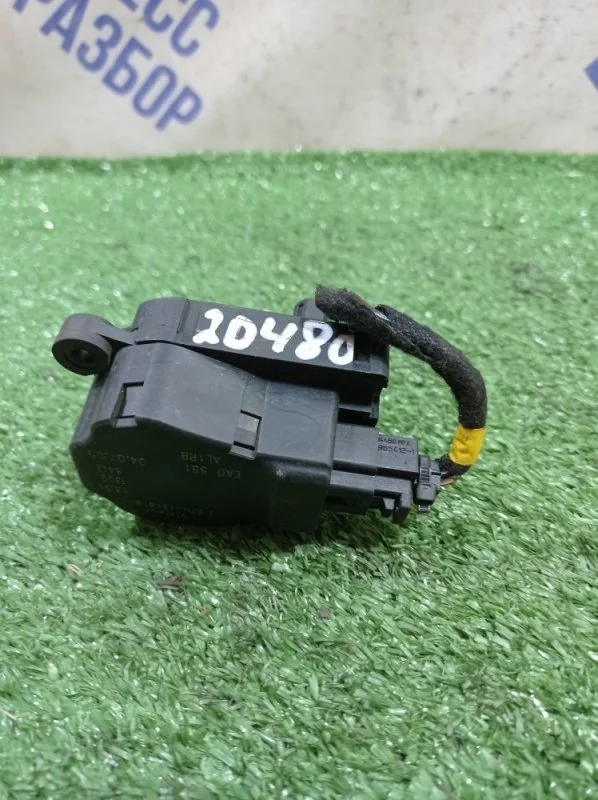 Сервопривод заслонки печки Ford Mondeo 3 2005 1448242 СЕДАН 1.8