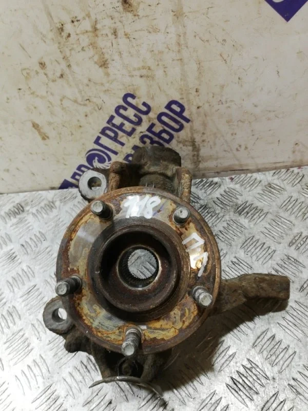 Поворотный кулак Ford Mondeo 4 2008 1474291 УНИВЕРСАЛ 2.0, передний левый