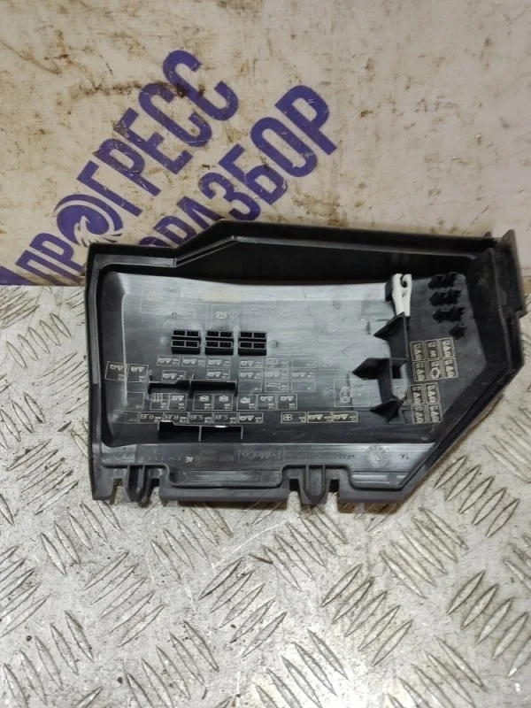 Крышка блока предохранителей Ford Mondeo 4 2008 1501113 УНИВЕРСАЛ 2.0