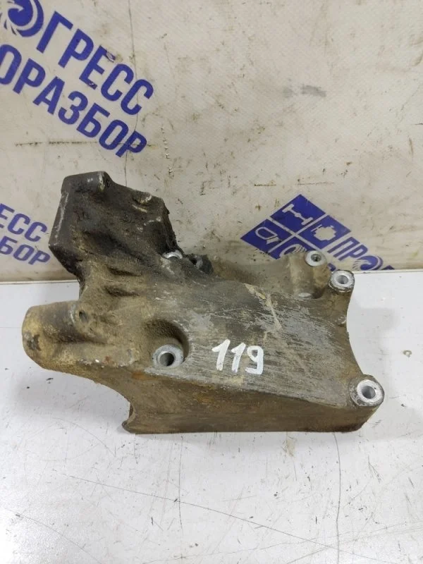 Кронштейн Ford Focus 2 2006 1461299 СЕДАН 1.6