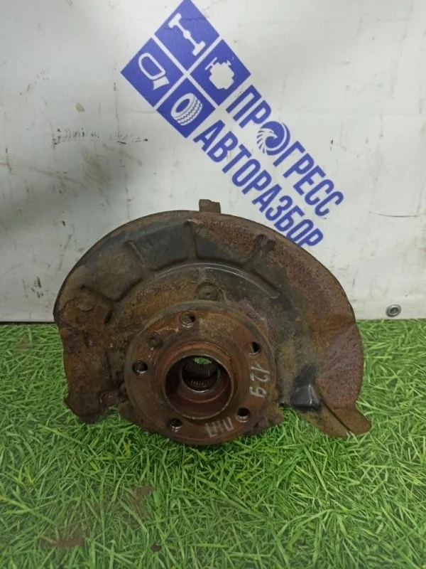 Поворотный кулак Volkswagen Polo 2013 6RU407255A СЕДАН 1.6 CFNA, передний правый