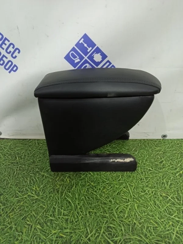 Подлокотник Volkswagen Polo 2013 6R0867174 СЕДАН 1.6 CFNA