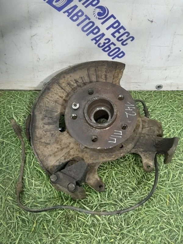 Поворотный кулак Mercedes-Benz Ml W163 2000 A1633320102 КРОССОВЕР 3.2 М112.942, передний правый