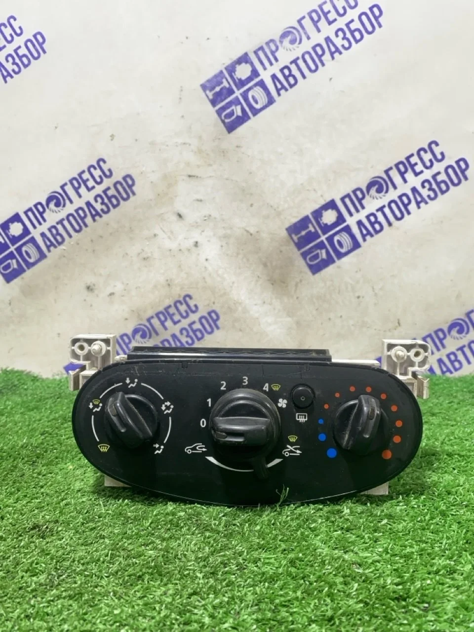 Блок управления климат-контролем Renault Logan 2013 6001551800 СЕДАН 1.4 K7JA710