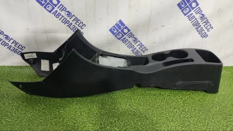 Консоль между сидений Hyundai Solaris 2015 846121R000 СЕДАН 1.6 G4FC