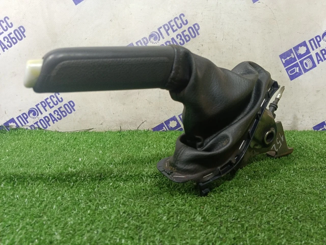 Ручка ручного тормоза Ford Focus 2 2007 1670791 СЕДАН 1.4 ASDB