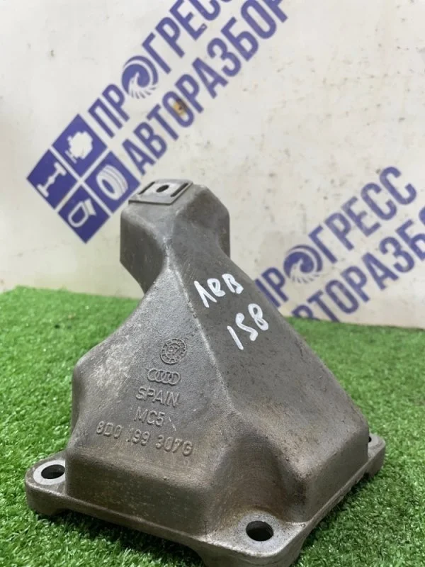 Кронштейн двигателя Audi A6 1997 8D0199307 СЕДАН 2.8 ACK, левый