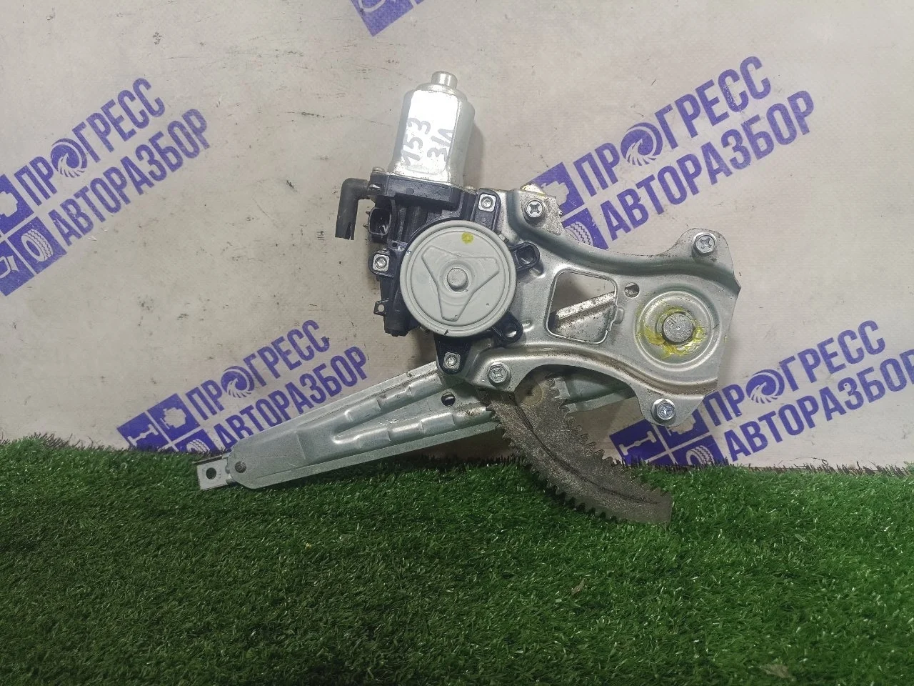 Стеклоподъемник Nissan Tiida 2008 82721EE00B ХЭТЧБЕК 1.6 HR16, задний левый