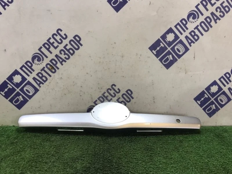 Накладка крышки багажника Toyota Camry 2010 7681133170 СЕДАН 2.4 2AZFE, задняя