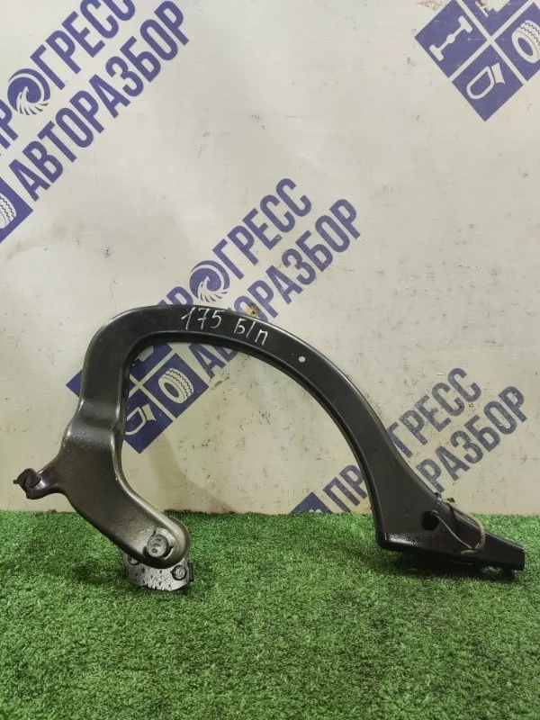 Петля крышки багажника Renault Symbol 2002 8200800823 СЕДАН 1.4 K4J712 R016191, правая