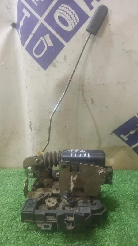 Замок двери Renault Symbol 2002 8200138038 СЕДАН 1.4 K4J712 R016191, передний правый
