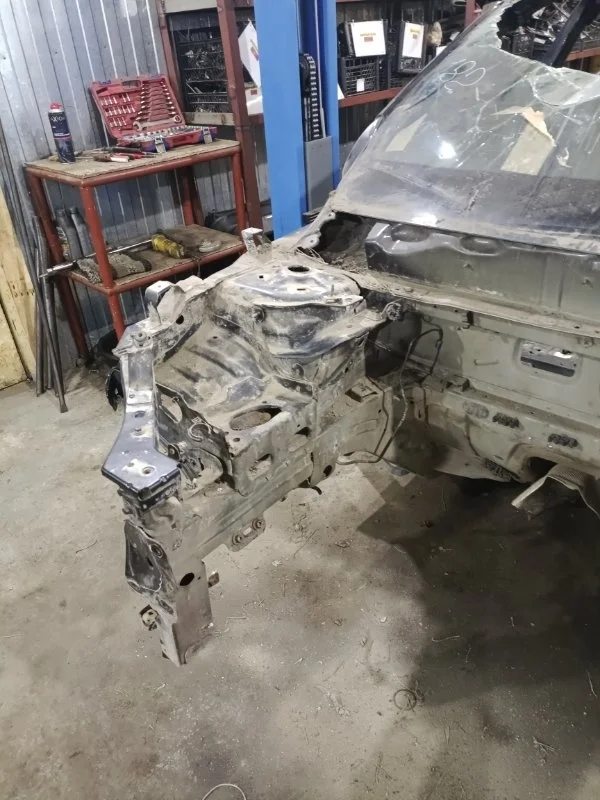 Лонжерон Renault Fluence 2012 641002217R СЕДАН 1.6 K4MV838, передний правый